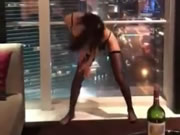 ホテルでアジアのふしだらな女生意気なダンス